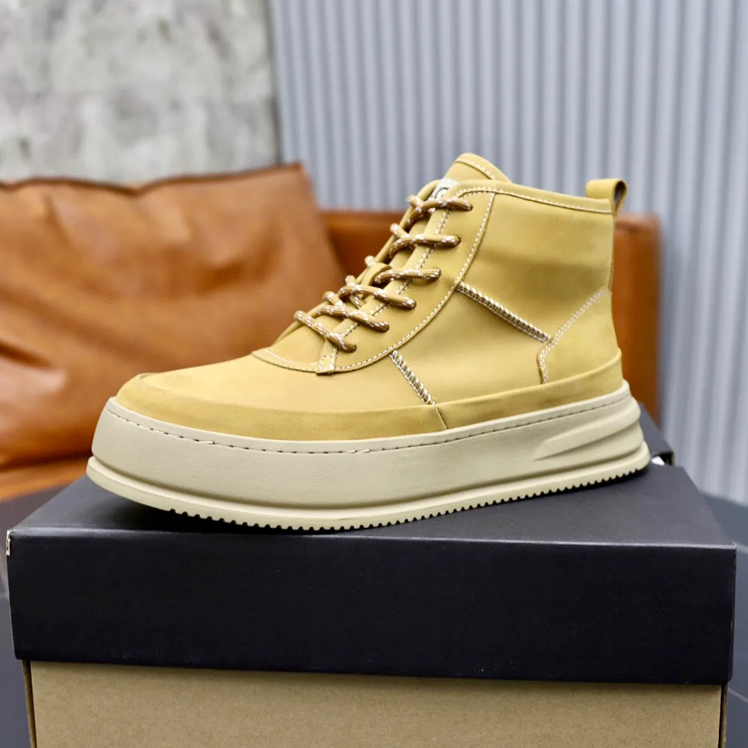 Ex-factory price: 640💰Thick wool imported from Australia Brand: UGG genuine purchasing agent Size: 38-44 Grade: Official website 1:1 Material: First layer of genuine leather waterproof and antifreeze upper Real wool lining Original non-slip soft wear-resistant outsole Style category: Men's casual shoes Trendy style Comfortable on the feet Color: Official website color synchronization